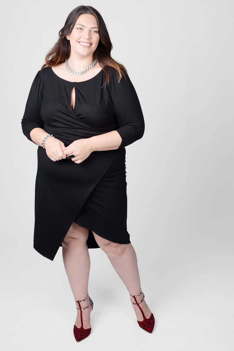 Mayes NYC Lina Keyhole Ruched Waist Dress in Black worn by model Megan Smith