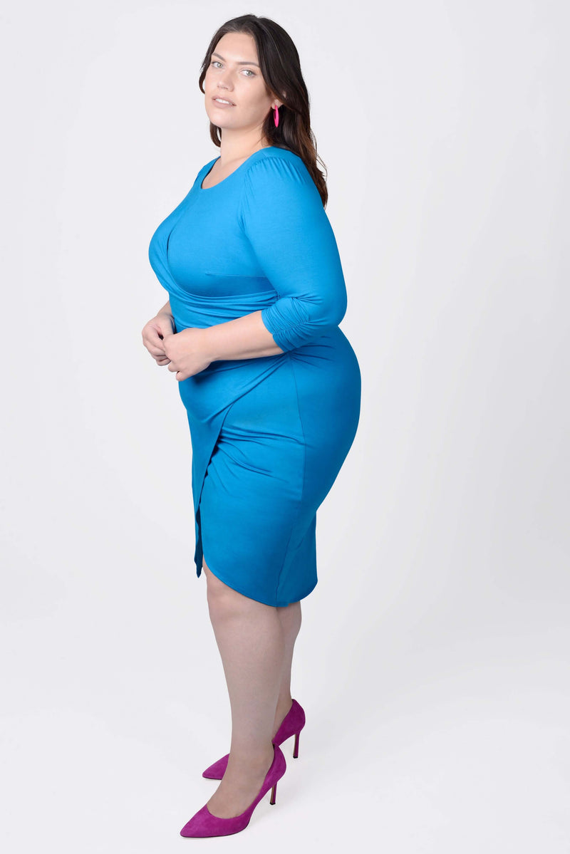 Mayes NYC Lina Keyhole Ruched Waist Dress in Blue worn by model Megan Smith